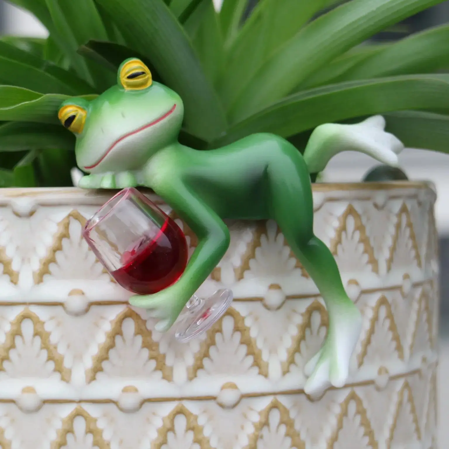 Contemporary Resin Frog Plante - مراجعة Plant Parents وسعره